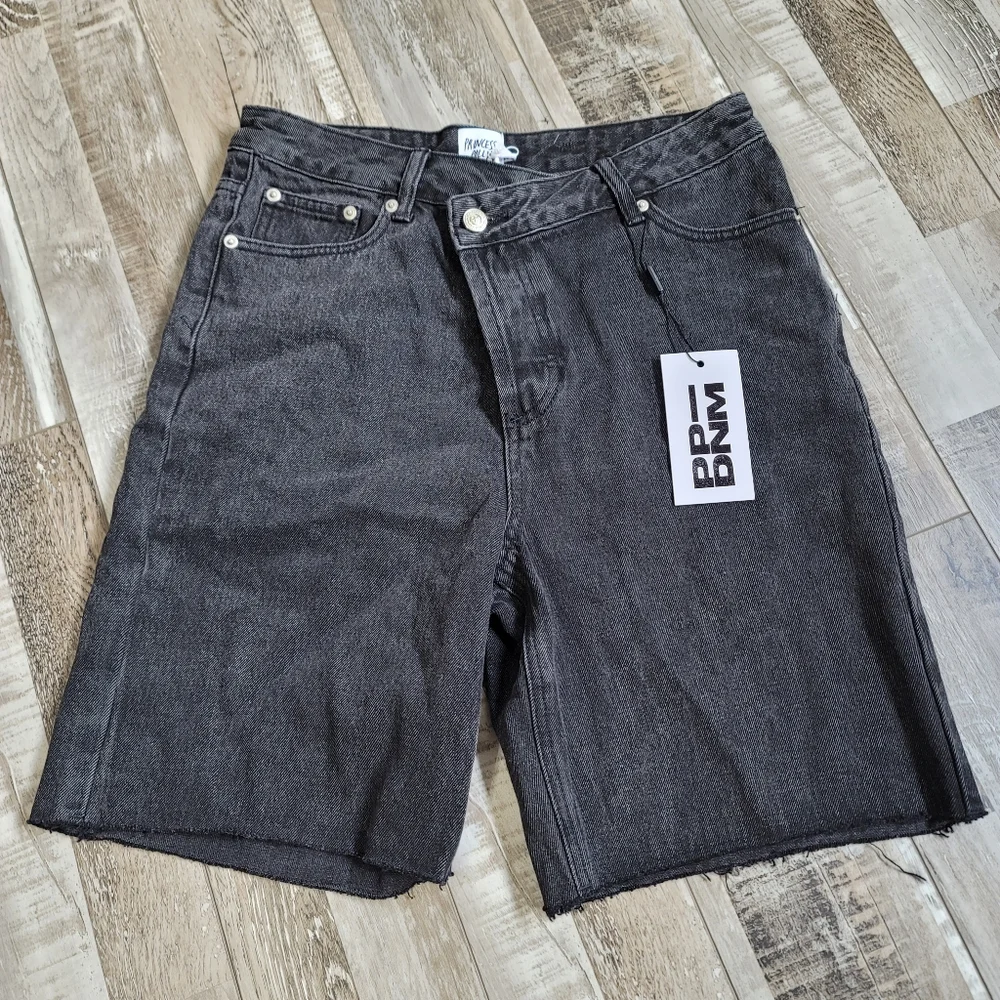 New Princess Polly Recycled Cotton Blend Xena Long Black Denim Shorts Size 4